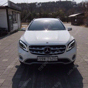 벤츠 GLA 중고 벤츠 GLA클래스 중고 흰색 2018년식 59,405km GLA220 자동차 살 때 궁금한~