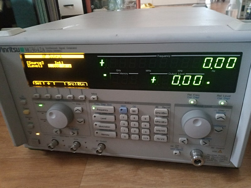 Anritsu 합성신호 발생기 MG3642A Synthesized Signal Generator 125kHz-208 이미지