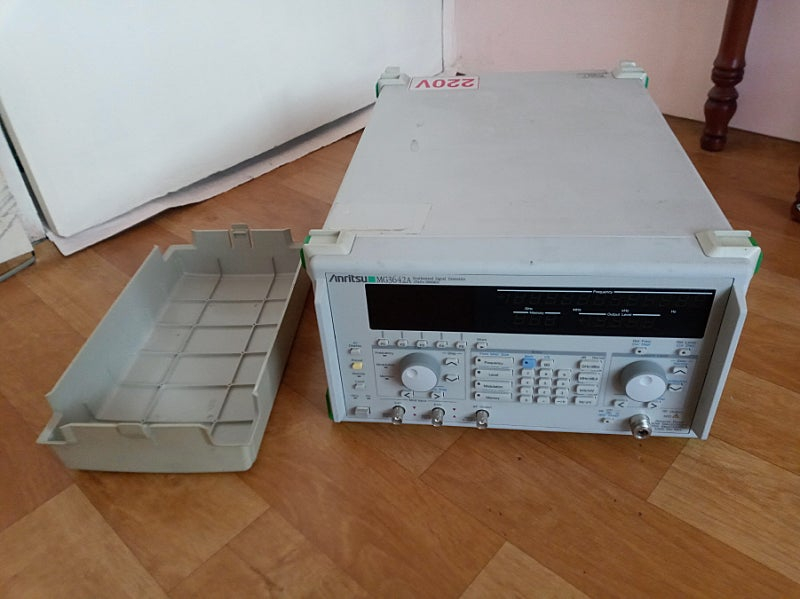 Anritsu 합성신호 발생기 MG3642A Synthesized Signal Generator 125kHz-208 이미지