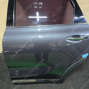 올뉴쏘렌토 더뉴쏘렌토 운전석 후 도어 / 뒤 문짝 77003C5000 20만원 *외장 부품은 재도장 후 사용을 권장합니다. (모든 외장 부품은 택배사지침상 파손면책 동의 후
