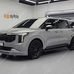 기아 더뉴 카니발 중고 가격 중고 카니발 회색 2024년식 53,113km HEV 9인승 시그니처 그래비티 중고자동차