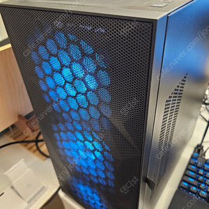 컴퓨존에서 구매한 7800X3D/9070XT/32g/1tb 완본체 PC판매합니다.
