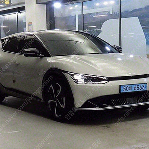 EV6 중고 EV6 중고차 진주색 2023년식 48,306km 롱레인지 AWD 어스 개인사업자 차량구매
