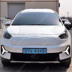 기아 니로 중고 니로 플러스 중고차 흰색 2023년식 56,557km 어스 개인사업자 차량구매