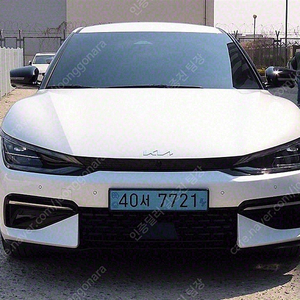 EV6 중고 EV6 중고차 흰색 2022년식 21,023km 롱레인지 AWD GT Line 중고자동차 매장