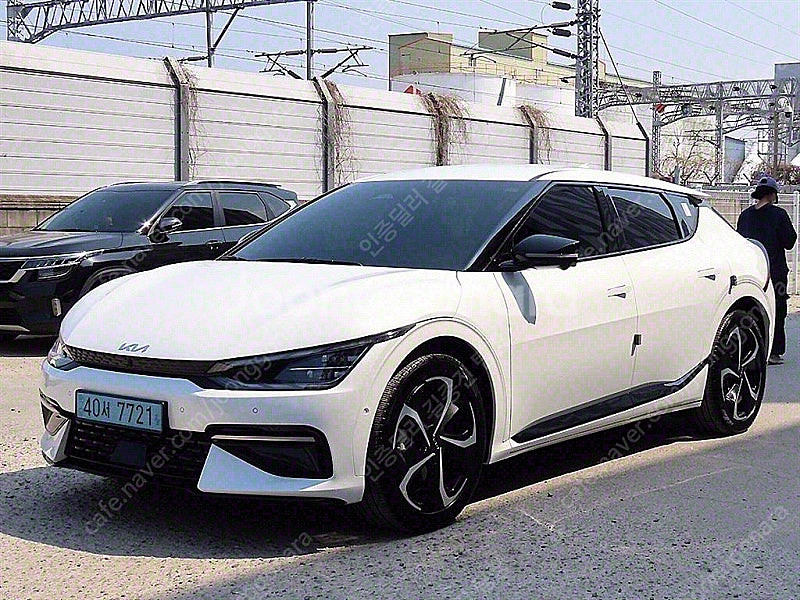 EV6 중고 EV6 중고차 흰색 2022년식 21,02...--3
