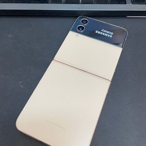 갤럭시Z플립4 핑크골드 256GB 무잔상 상태좋은 중고22만팝니다.