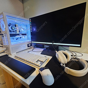 9800x3D, RTX5080 게이밍 PC, QHD 480HZ 모니터, 로지텍 G PRO 키보드, 헤드셋, 마우스