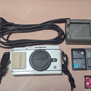 올림푸스 E-P3 화이트 바디 팝니다.