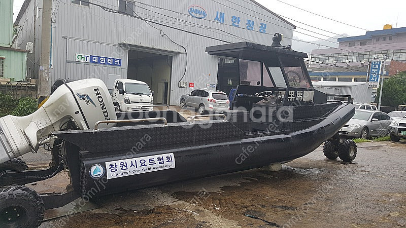 한국최초 수륙양용보트 삼발이 타입. 선외기 200마력급...--0