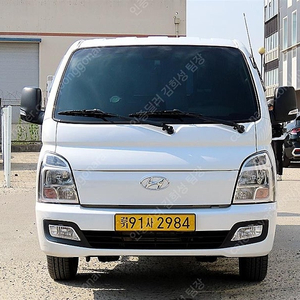 포터 중고차 할부 포터2 중고차 흰색 2023년식 73,400km 1톤 카고(CRDI) 초장축 슈퍼캡 모던 중고자동차