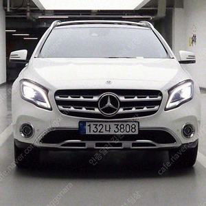 벤츠 GLA 중고 벤츠 GLA클래스 중고 흰색 2019년식 72,973km GLA220 프리미엄 개인사업자 차량구매