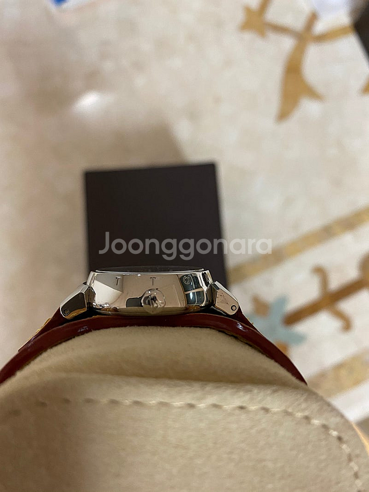 루이비통 땅부르 모노그램 가죽 쿼츠 여성 시계 전용 파...--1