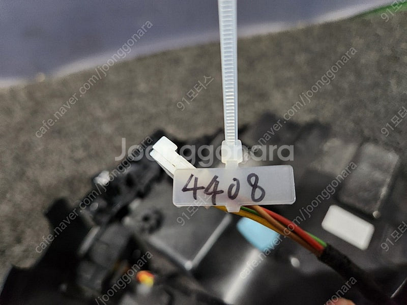 BMW F10 5시리즈 핸들열선 버튼 및 핸들 조절 스...--4