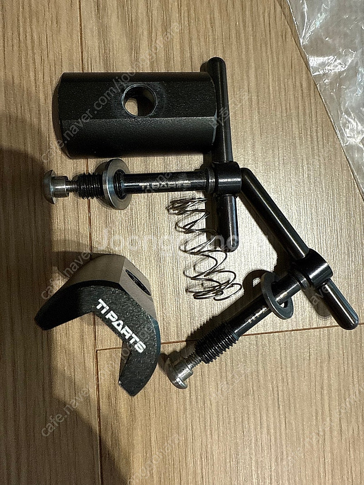 브롬톤 부품 Ti parts 이지 힌지 클렘프 셋--0