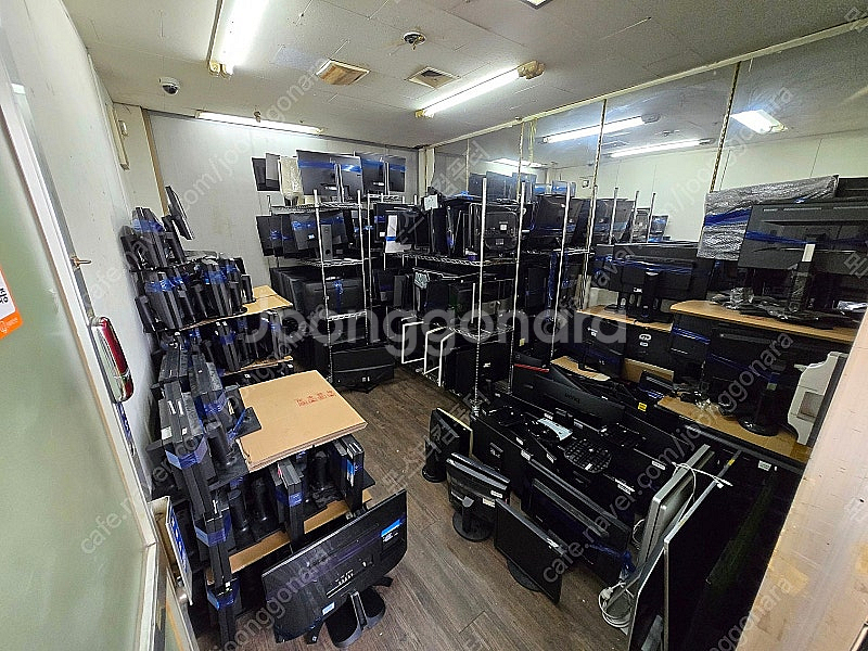 삼성 엘지 등 각종 브랜드, 사이즈 별 모니터 판매합니...--0