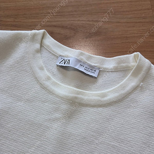 자라 ZARA 아이보리 반팔티 S 사이즈 크롭느낌