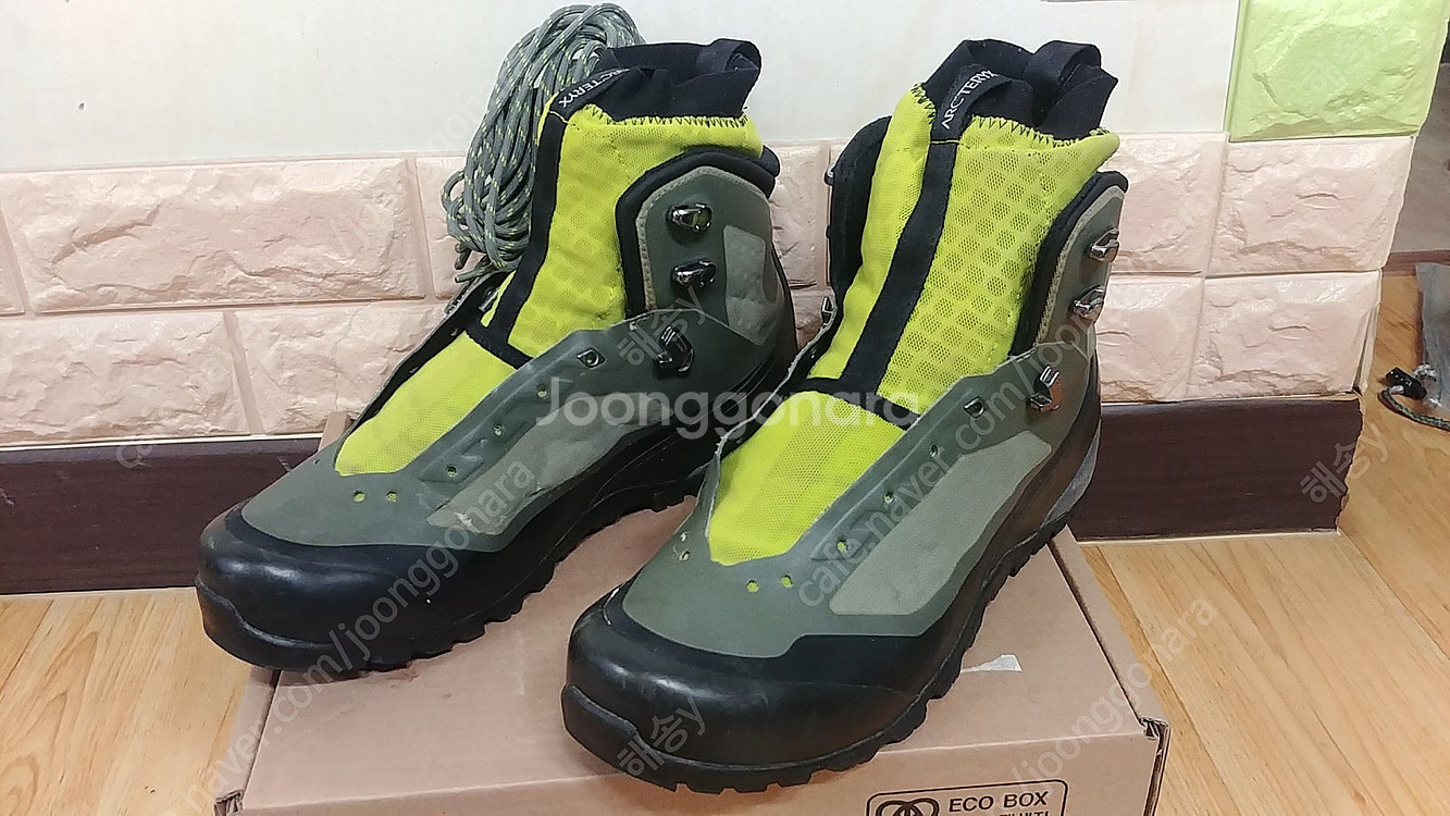 아크테릭스 보라미드 GTX 하이킹부츠(US 9) *UK...--1