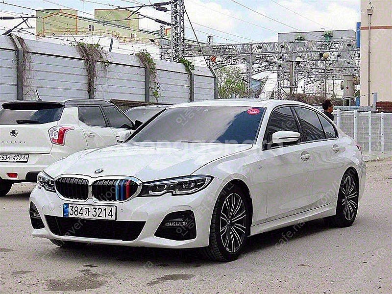 BMW 3시리즈 중고 BMW 중고 BMW 3시리즈 중고차 할부가능 2022년식 31,537km 320i M 스포츠 ...--3