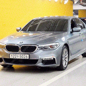 BMW 5시리즈 중고 5시리즈 중고차 할부 BMW 520D 중고 회색 2017년식 520d M 스포츠 개인사업자 차량구매