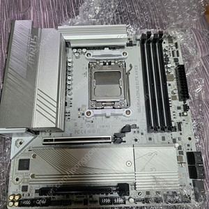 B650M AROUS ELITE AX ICE팝니다