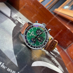 브라이틀링 탑타임 포드 머스탱 그린 구형 가죽 디버클 42mm 남성용 시계 A253101A1L1X11