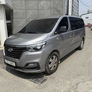 그랜드 스타렉스 중고 더 뉴 그랜드 스타렉스 중고차 11인승 회색 2018년식 53,949km 2WD 웨건 11인승 스마트 개인사업자 세금감면
