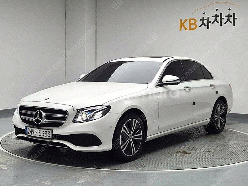 벤츠 E클래스 중고 벤츠 중고 승용차 흰색 2020년식...--0