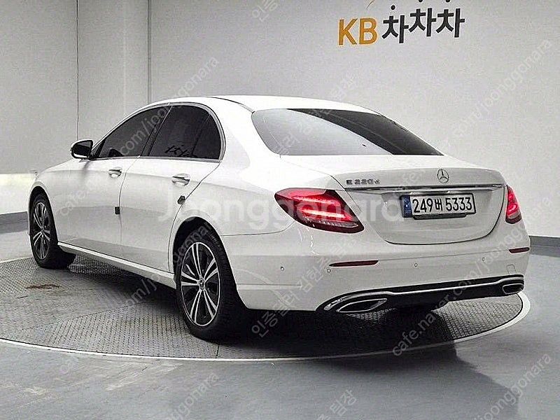 벤츠 E클래스 중고 벤츠 중고 승용차 흰색 2020년식...--3