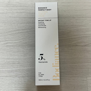 바디언스 퍼펙트바디 화이트닝 톤업크림 미개봉 300ml