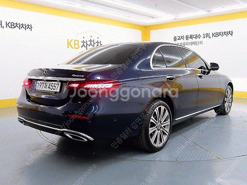 파란색 벤츠 E클래스 중고 W213 E350 4MATI...--9
