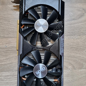 R9 380 4gb 그래픽 카드 입니다
