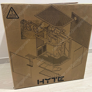 Hyte Y70 핑크케이스