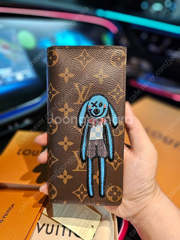 루이비통 버질아블로 한정판 캐릭터 토끼 자수 장지갑 브...--0