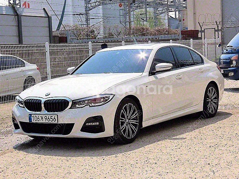 BMW 3시리즈 중고 BMW 중고 BMW 3시리즈 중고차 할부가능 2022년식 25,913km 320i M 스포츠 ...--3