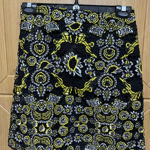 바네사브루노 치마 34사이즈