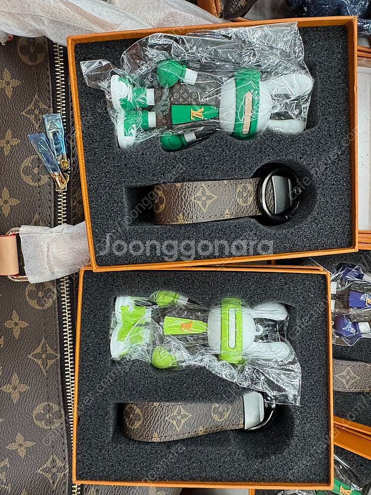 루이비 통 키 링 버니키링 팝니다. 형광색 추가입고--2