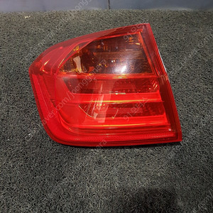BMW F30 3시리즈 운전석 테일램프후미등 전기형 테일램프 팝니다