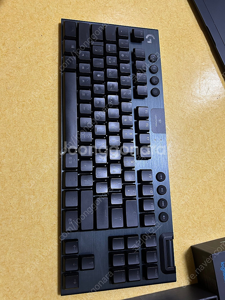 로지텍 G913 TKL 무선 키보드--4