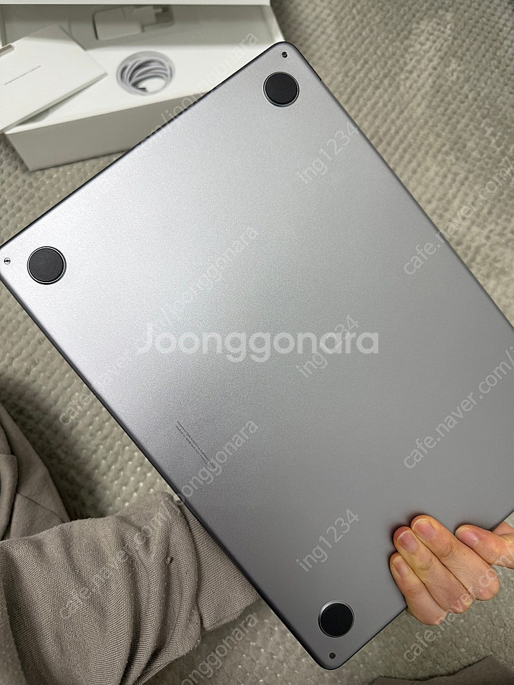 맥북에어 13 m2 스페이스그레이+ 맥마우스 판매합니다...--3