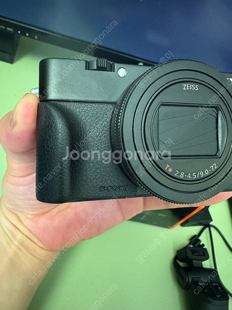 소니 rx100m7 판매합니다.--8