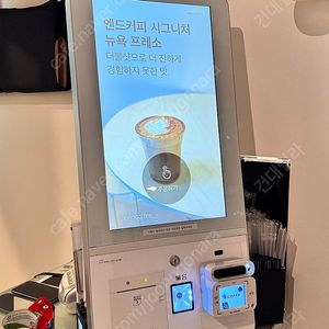 페이히어 키오스크 중형 상태 A급 팝니다. 스탠드포함.