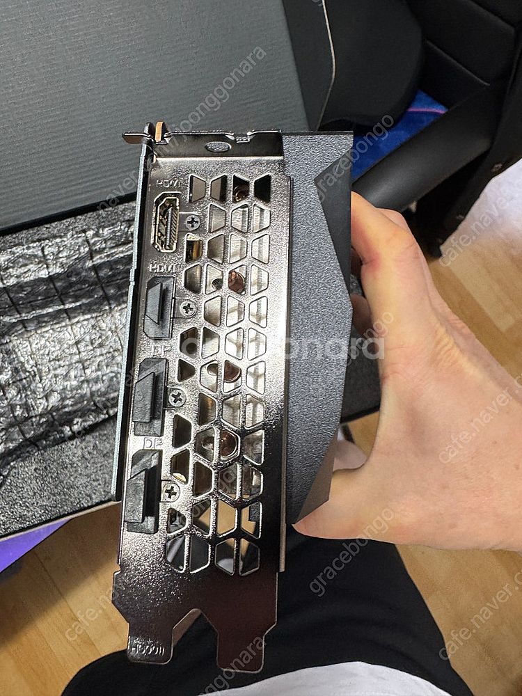 GIGABYTE RX 6900 XT Gaming OC ...--2