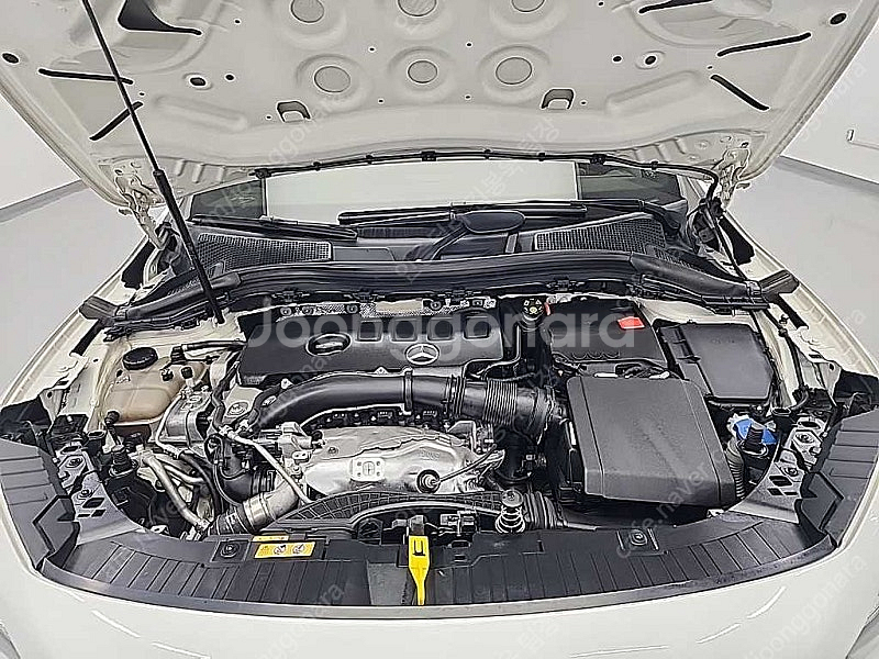 벤츠 GLA 중고 벤츠 GLA클래스 중고 흰색 2021년식 88,536km GLA220 중고차카페--7