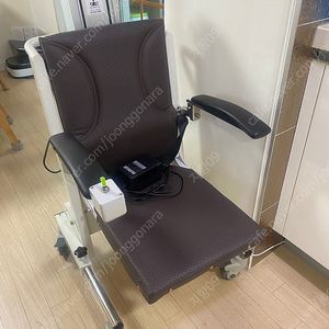 리프트케어 이동식 전동 리프트 체어 AFC-900 실버 의자