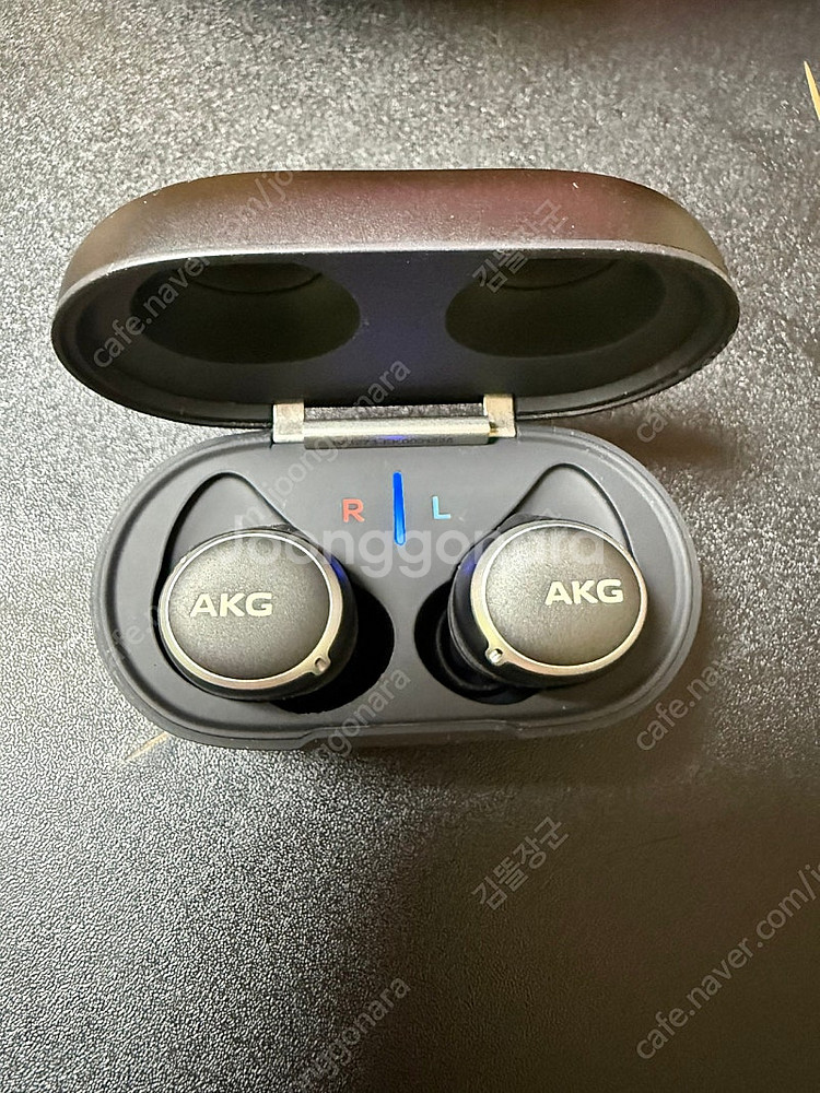 AKG 블루투스 노이즈캔슬링 이어폰 판매합니다.--1