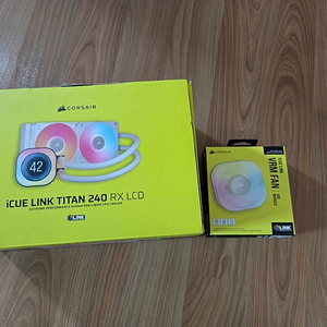 커세어 ICUE LINK TITAN 240 RX LCD 화이트+VRM FAN MODE KIT 팝니다.