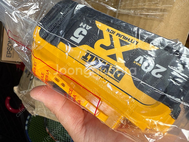 미개봉) 디월트 DCB184 20V 5A 배터리 팝니다--0