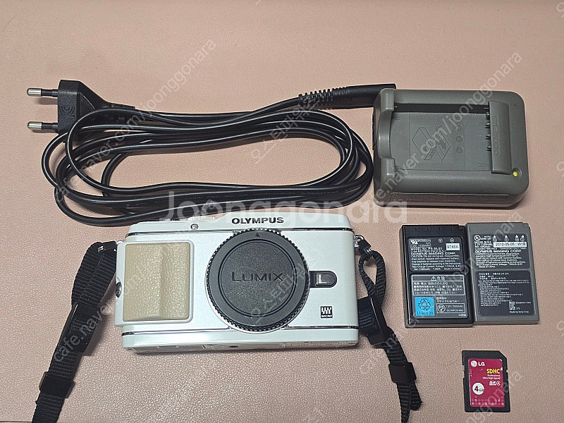 올림푸스 E-P3 화이트 바디 팝니다.--0