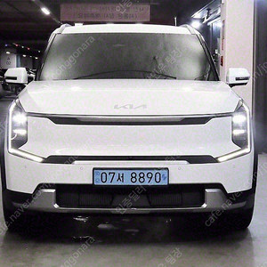 EV9 중고 EV9 중고차 흰색 2024년식 22,981km 2WD 에어 개인사업자 차량구매